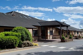 Plastic surgery breast surgeon in Newcastle Spire Washington Hospital