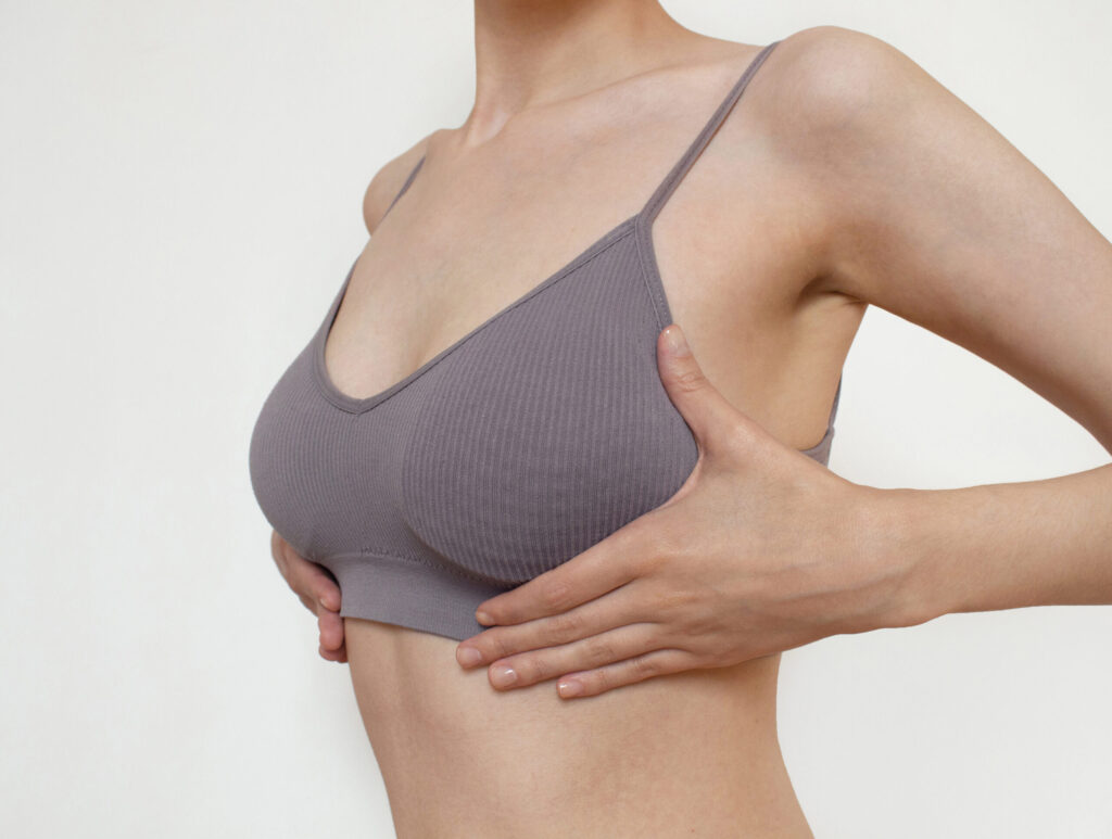 Image of a woman with small breasts in a bra
